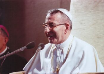 Papa Luciani proclamato beato, applauso della folla a piazza San Pietro: sarà celebrato ogni 26 agosto