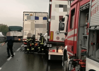 Tragico incidente nel tratto di raccordo della Nola-Villa Literno: un morto nello scontro tra due tir e un’auto  