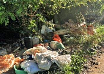 La scoperta a Gricignano: campagne invase da rifiuti pericolosi (Foto e video)
