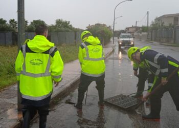 Nubifragi e allagamenti in tutto il casertano: la Protezione Civile di Aversa al lavoro per ripristinare la viabilità (Video e Foto)