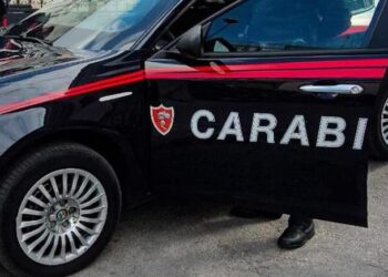 Minacciato e picchiato per ritirare l’offerta su una casa all’asta: 3 arresti tra Casaluce e Trentola Ducenta