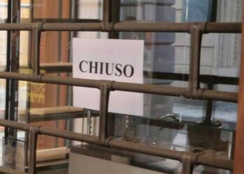 Allarme Confcommercio: 120 mila imprese a rischio chiusura entro metà 2023. Ecco perché