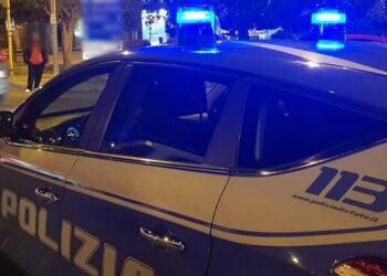 Casal di Principe, la figlia litiga con le amiche, la mamma si vendica investendole con l’auto: arrestata 43enne