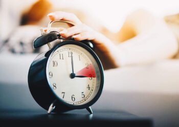 Torna l’ora solare in Italia: stanotte lancette dell’orologio un’ora indietro