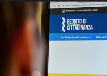 Gioca 300mila euro online e percepisce il reddito di cittadinanza: assolta donna di 37 anni