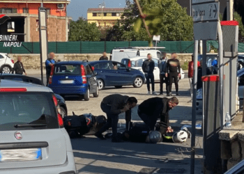 Giugliano, sventata rapina ad un tabacchi, 2 arresti: folle corsa in moto per sfuggire ai carabinieri (Videoe foto)