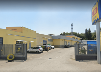 Sant’Antimo, assalto armato all’Md di corso Europa: in 4 armati di fucili e pistole