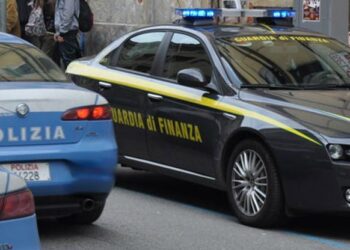 Maxi operazione tra Napoli e provincia, camorra, droga, sigarette ed estorsioni: 12 arresti, tutti i nomi (Video)