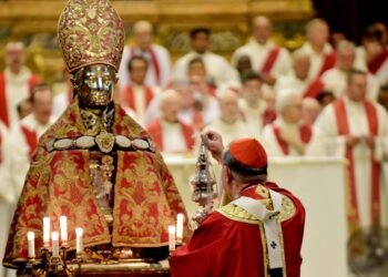 Napoli candida all’Unesco il culto e la devozione di San Gennaro come patrimonio immateriale dell’umanità