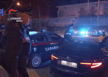 Blitz nel Nolano, inchino della statua della Santa Patrona davanti alla casa del boss: 25 arresti (Video)