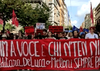 Napoli, gli studenti tornano in piazza contro l’alternanza scuola-lavoro
