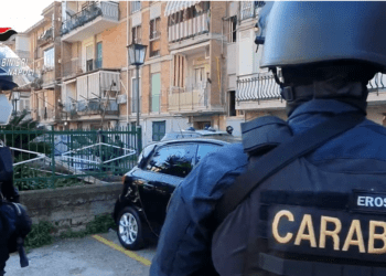 Blitz dei carabinieri nel rione Traiano, spaccio di droga durante il lockdown: arrestate 10 persone (Video e foto)