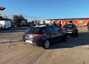 Giugliano, blitz dei carabinieri in 2 campi rom: sequestri e denunce (Video e foto)