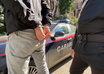 Volla, accoltella un senza tetto: arrestato per tentato omicidio 22enne incensurato