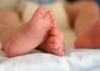 Gemelli nati da embrioni congelati 30 anni fa: è record mondiale