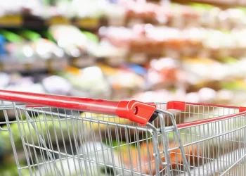 Nel casertano, bambino di 10 anni positivo alla salmonella: ritirato lotto di würstel dai supermercati