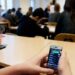 Scuola, ministro Valditara: via i cellulari dalle classi durante le lezioni e Lavori socialmente utili per i “bulli”