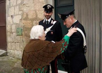 Melito di Napoli, carabinieri, non solo controlli: i militari salvano anziana sola e a digiuno da giorni