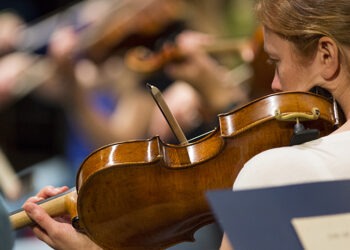 “Lo sguardo e il suono”: la musica classica protagonista del Natale a Napoli