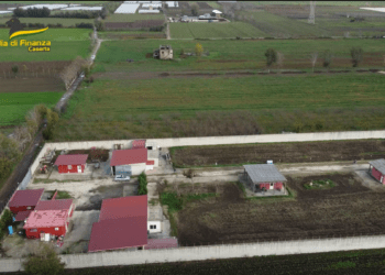Villa Literno, maxi sequestro di fuochi pirotecnici illegali: un arresto e due denunce (Video e foto)