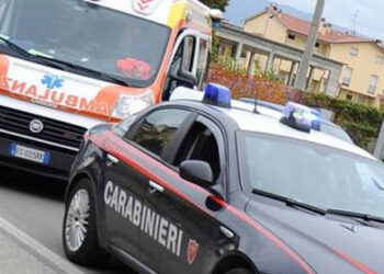 Ha un arresto cardiaco in strada: salvato dai Carabinieri e dai medici del 118