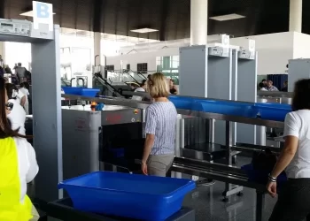 In arrivo nuove regole per chi viaggia in aereo: possibilità di trasporto di liquidi all’interno del bagaglio a mano