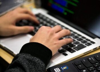 Sant’Antimo, ladri di notte nella scuola, rubati 15 computer per le attività didattiche