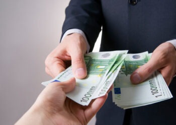 Tetto al contante a 5mila euro: tutte le informazioni per evitare le sanzioni