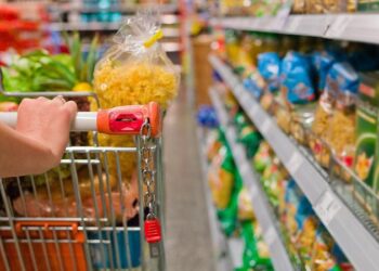 Bonus spesa Natale 2022 a Napoli: contributo di 125 euro a famiglia: a chi spetta