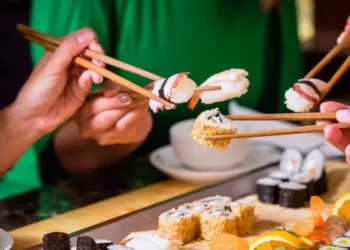 Sushi, un bollino di qualità ci permetterà di riconoscere quello vero, rispetto a quello fasullo