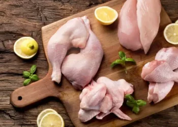 Alimentazione. Ecco perché non bisogna lavare il pollo prima di cucinarlo