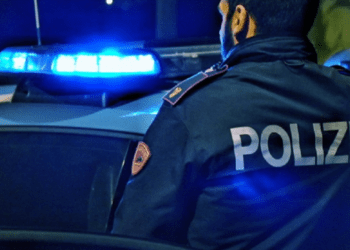 Aversa, rapina alle Poste di viale Europa: bottino da 100mila euro, dipendenti legati e presi in ostaggio