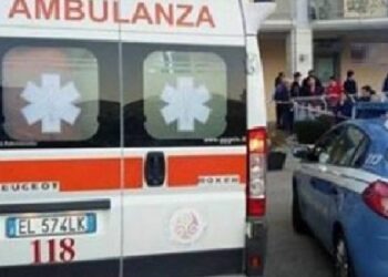 Casapesenna, 42enne trovato morto in casa: sul posto anche una volante della polizia