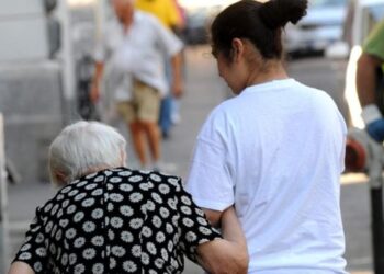 Un bonus mensile per tutte le famiglie che decidono di assumere colf e badanti