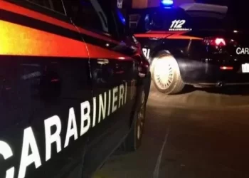 Volla, rapina e spari in un centro scommesse: è caccia ai due ladri