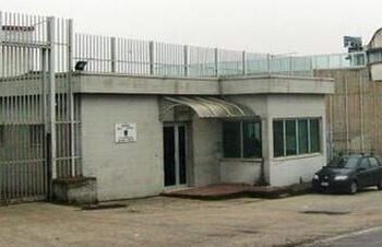 Carcere di Ariano Irpino, scoppia la rivolta: agenti sequestrati, uno viene colto da malore
