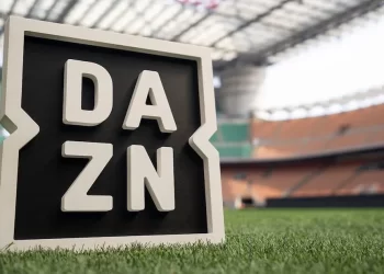 Dazn in tilt, Codacons presenta esposto: intervento anche del governo, il ministro Urso convoca l’azienda
