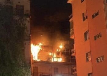 Attimi di terrore a Portici, incendio in centro: 26 persone intossicate e 2 palazzine danneggiate