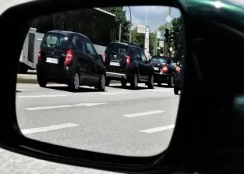 Volla, tenta la truffa dello specchietto ma gli va male: Carabinieri denunciano un 29enne