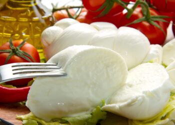 Mozzarella di Bufala Campana, la più amata dagli italiani: 9 su 10 l’hanno consumata nel 2022