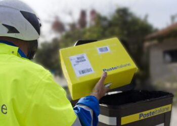 Poste Italiane assume postini in tutta Italia, basta il diploma: come candidarsi