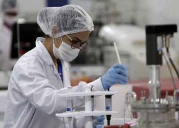 Covid, variante Kraken individuata in oltre 25 paesi: contagi e sintomi