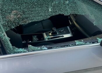 Aversa, vandalizzate auto in sosta fuori ad un locale: Vetri spaccati, tanta la rabbia