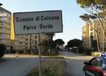 Caivano, blitz nel Parco Verde, arrestati 2 giovani pusher: sequestrata droga e una pistola