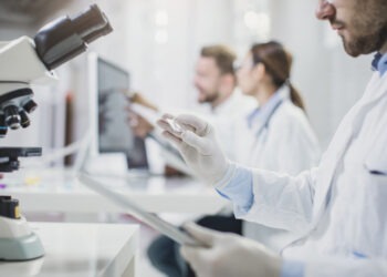 Cnr Napoli: un fascio di luce per individuare le cellule tumorali nel sangue