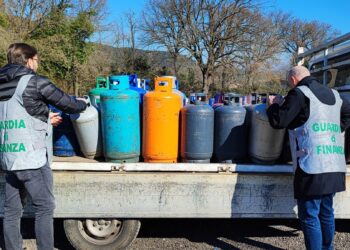 Nel casertano la Gdf scopre truffa sulle bombole gpl: sequestri e denunce