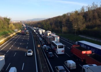 Camionista “eroe” evita la strage: Giovanni Gaito ha evitato un disastro col Tir prima che un malore lo uccidesse