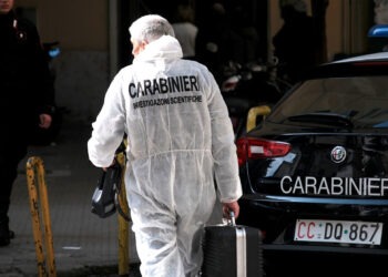 Agguato in pieno giorno nel quartiere Ponticelli: 33enne ucciso in auto