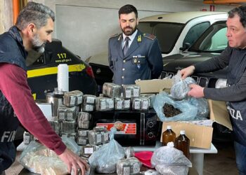 Scoperti oltre 77 chili di droga in un immobile sito nel comune di Castel Volturno: 3 arresti