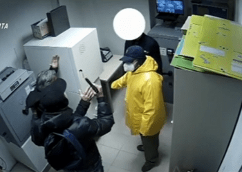 Rapine negli uffici postali di Caserta e Villa Literno: le immagini degli assalti e i 2 arrestati (Video)